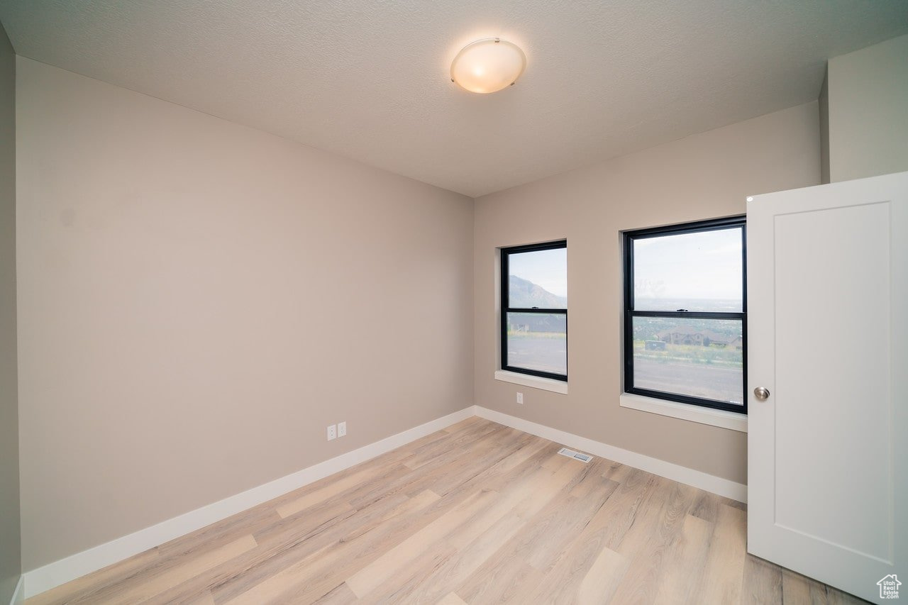 Hyrum, Utah, 84319, United States, 4 Bedrooms Bedrooms, ,3 BathroomsBathrooms,Residential,For Sale,1975727