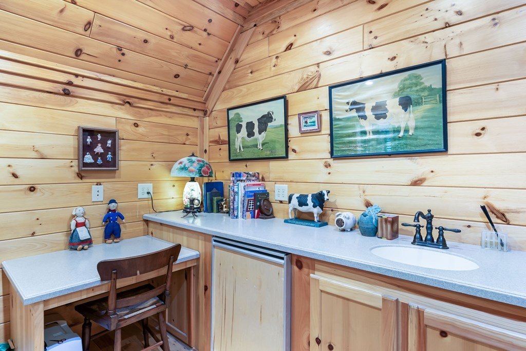 Hiawassee, Georgia, 30546, United States, 4 Bedrooms Bedrooms, ,4 BathroomsBathrooms,Residential,For Sale,1975098