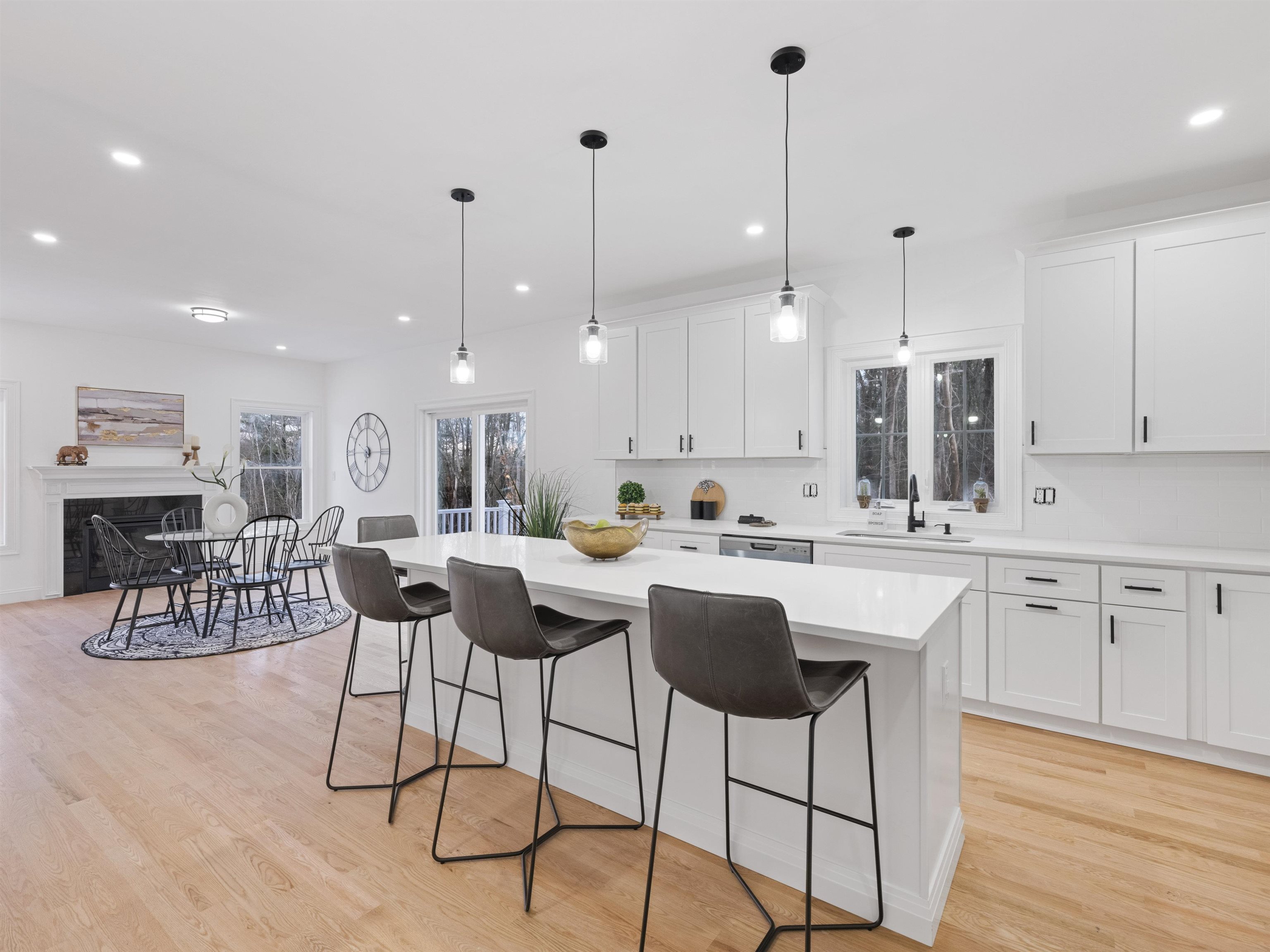 Plaistow, New Hampshire, 03865, United States, 3 Bedrooms Bedrooms, ,2 BathroomsBathrooms,Residential,For Sale,1932587