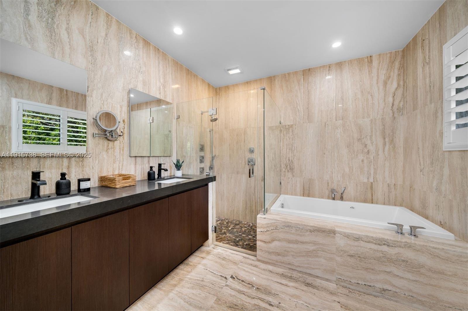 Pinecrest, Florida, 33156, United States, 4 Bedrooms Bedrooms, ,4 BathroomsBathrooms,Residential,For Sale,1997092