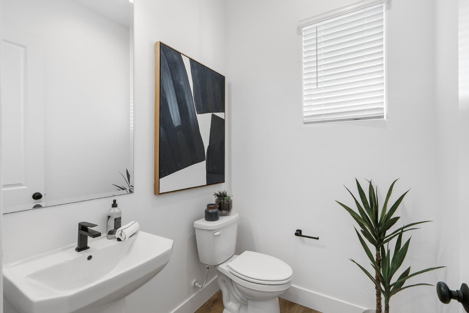 Sacramento, California, 95818, United States, 3 Bedrooms Bedrooms, ,3 BathroomsBathrooms,Residential,For Sale,1993091