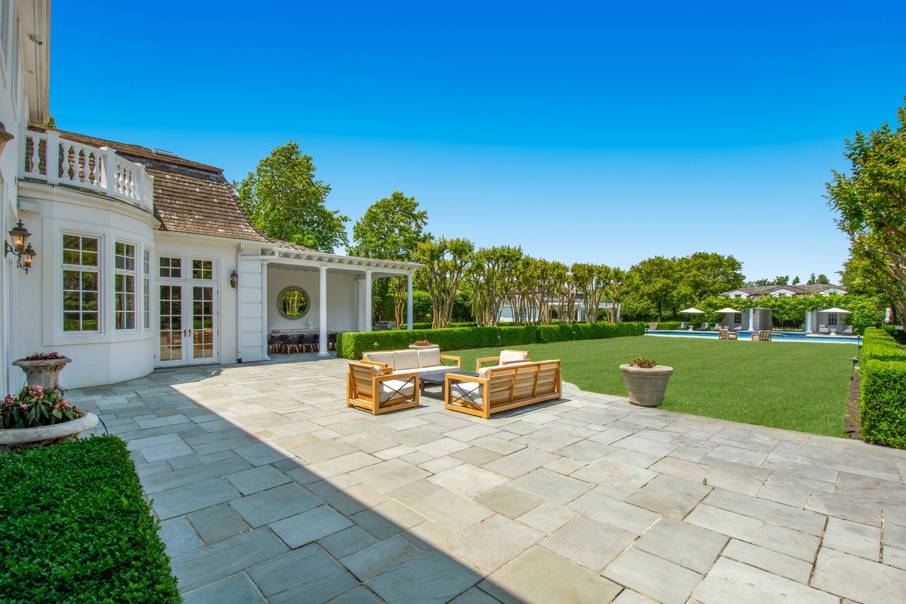  2-Acre SHV Compound, Fully Furnished, w/ Guest & Pool House - 物件實景