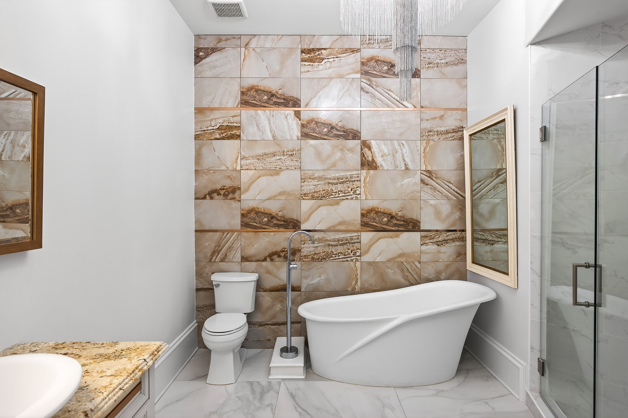  Exceptional Gated Estate with Resort-caliber Grounds - 物件實景