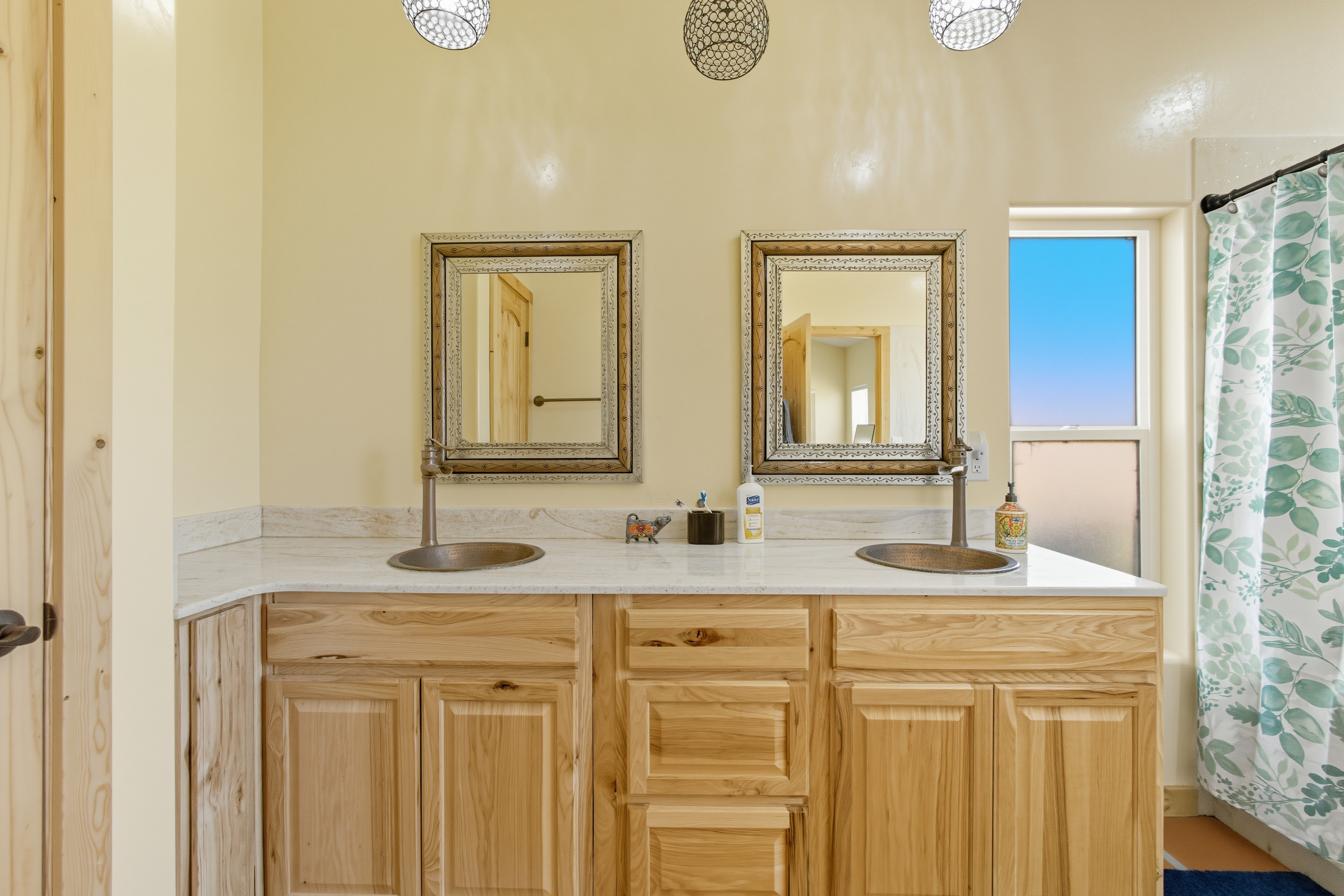 Veguita, New Mexico, 87062, United States, 4 Bedrooms Bedrooms, ,2 BathroomsBathrooms,Residential,For Sale,1974497