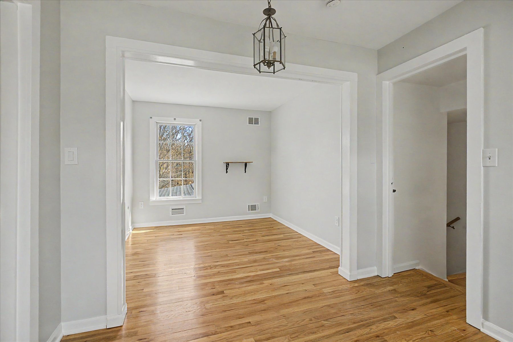  Lovely Cape Cod Home Situated on Two Private Acres - 物件實景