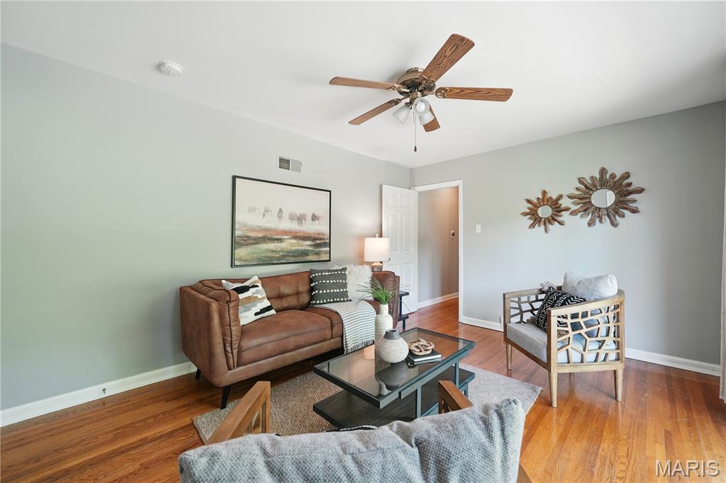 St Louis, Missouri, 63117, United States, 3 Bedrooms Bedrooms, ,2 BathroomsBathrooms,Residential,For Sale,1840220