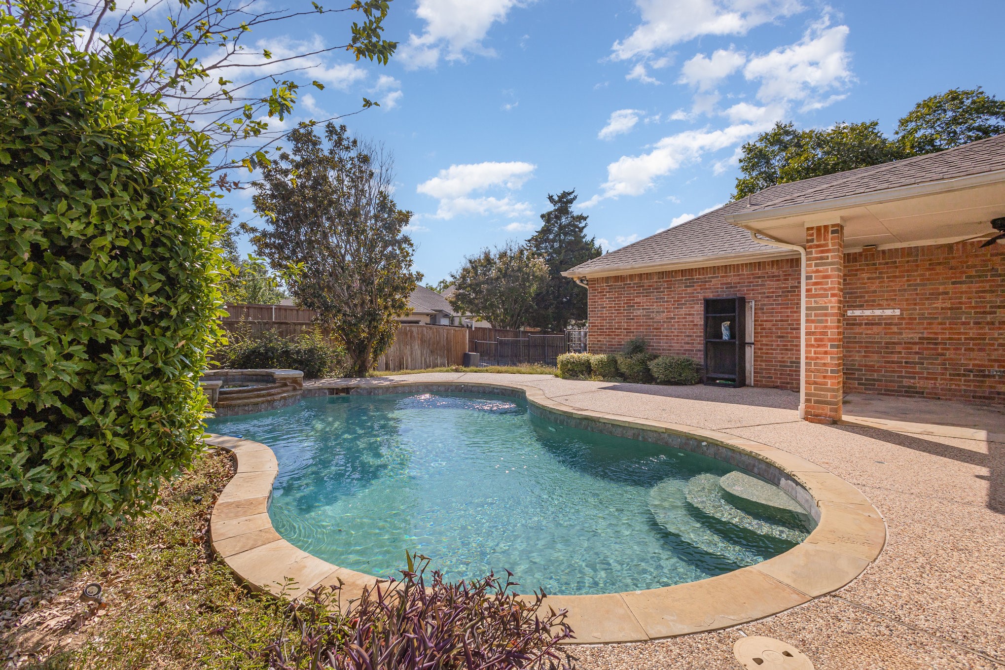 Carrollton, Texas, 75007, United States, 5 Bedrooms Bedrooms, ,3 BathroomsBathrooms,Residential,For Sale,1965546