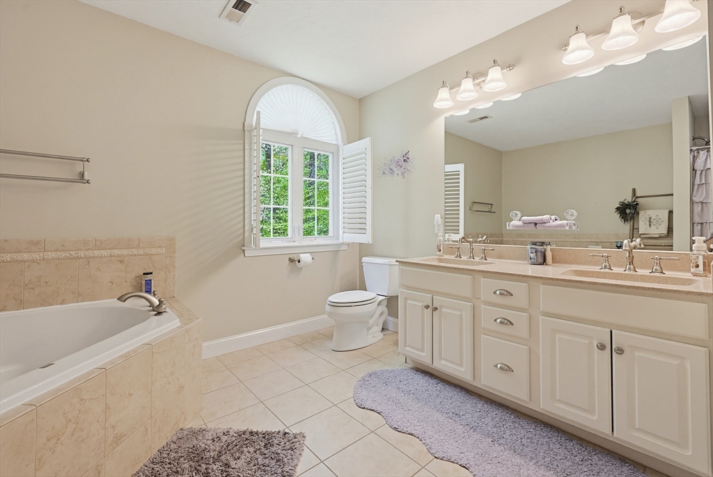 Northbridge, Massachusetts, 01534, United States, 4 Bedrooms Bedrooms, ,2 BathroomsBathrooms,Residential,For Sale,1977320