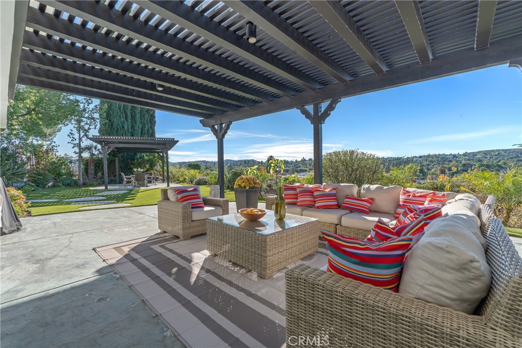 Woodland Hills, California, 91367, United States, 5 Bedrooms Bedrooms, ,4 BathroomsBathrooms,Residential,For Sale,2003511