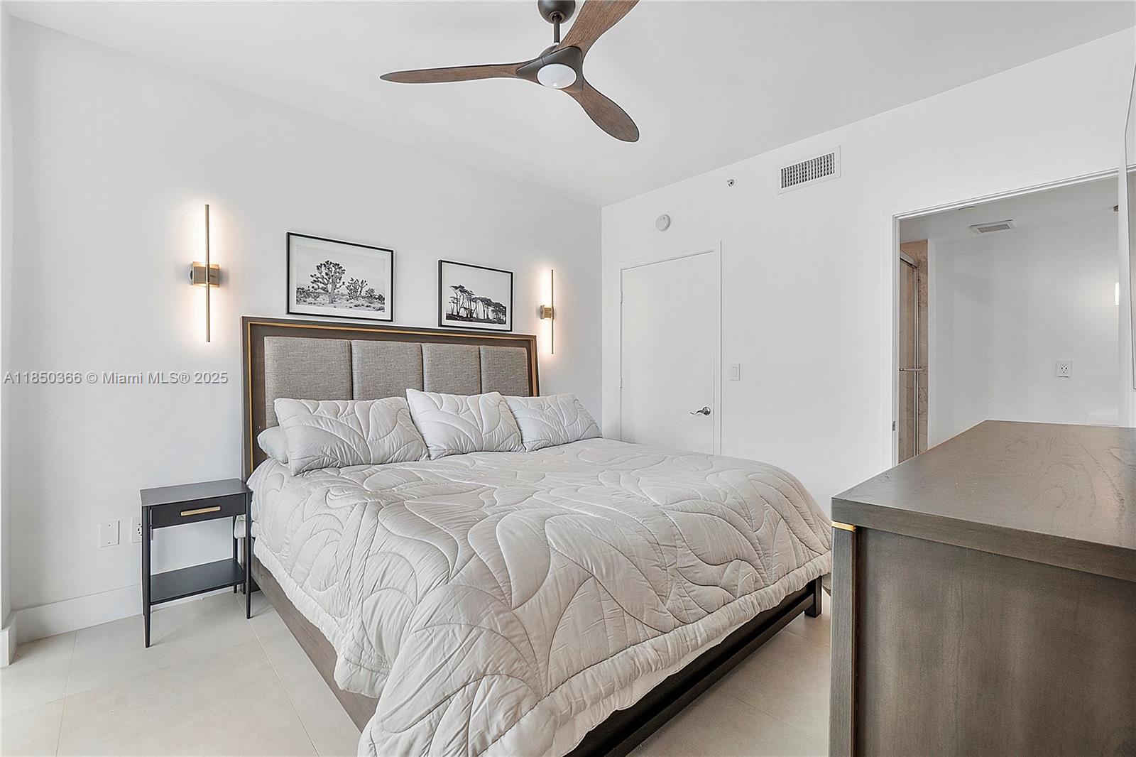 Miami Beach, Florida, 33140, United States, 1 Bedroom Bedrooms, ,1 BathroomBathrooms,Residential,For Sale,1906167