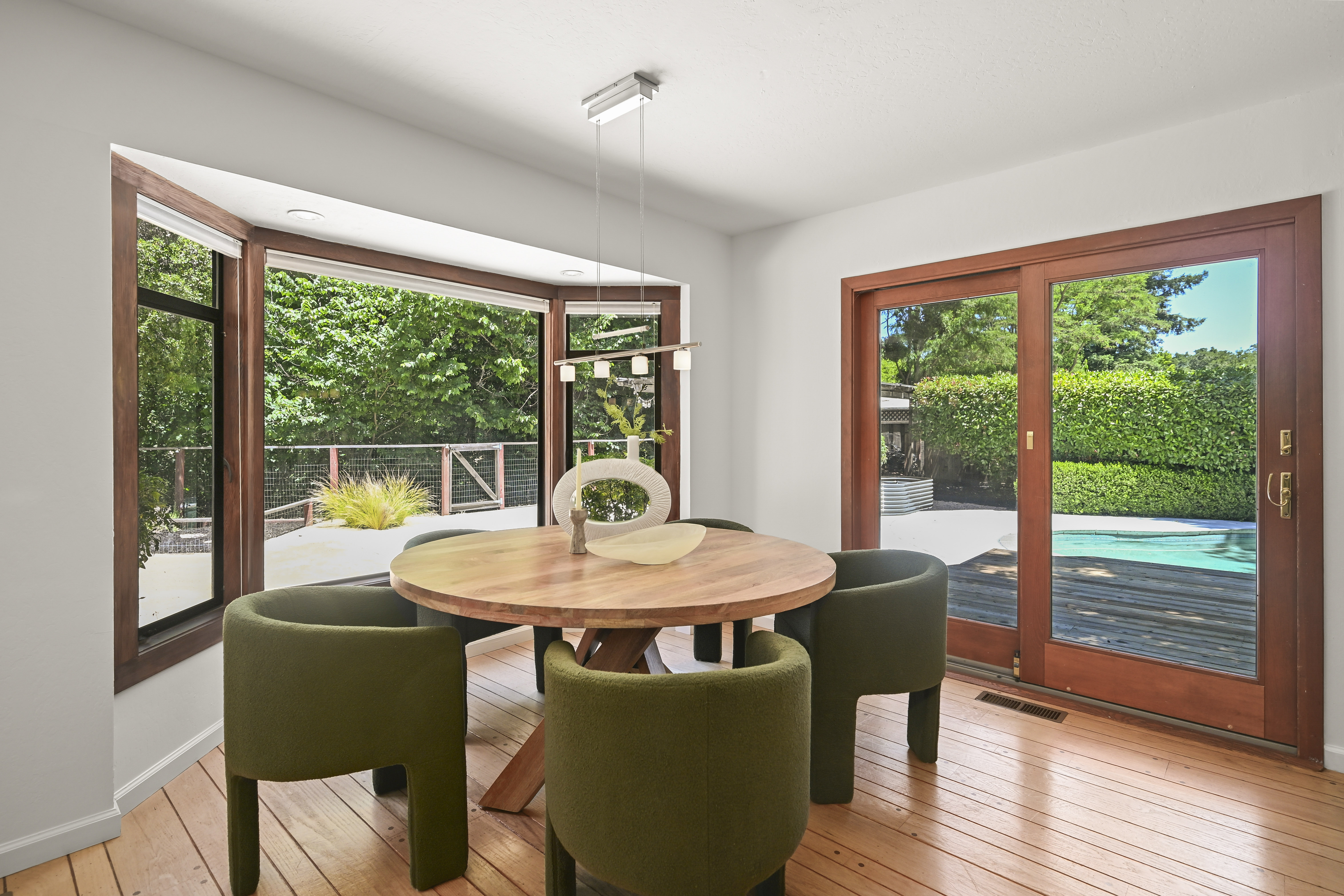  Exceptional Creekside Home in Desirable Saranap - 物件實景