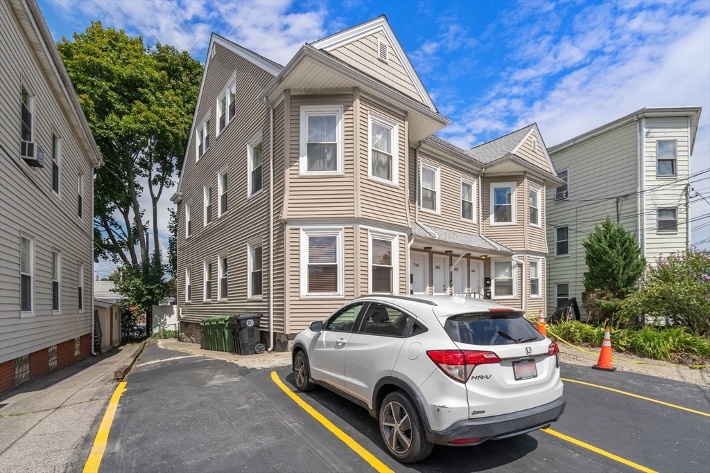 Watertown, Massachusetts, 02472, United States, 2 Bedrooms Bedrooms, ,1 BathroomBathrooms,Residential,For Sale,1940612