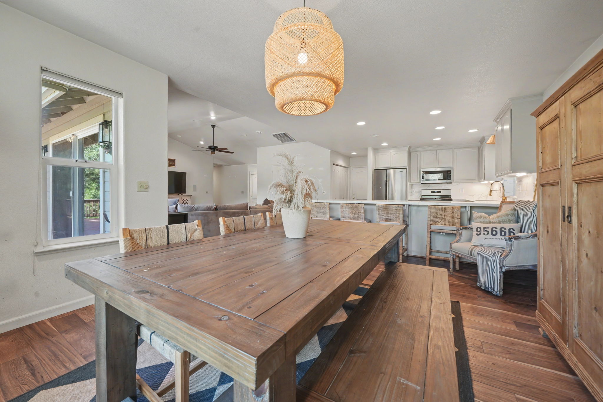  Quiet Cul-de-Sac Living with Views, Modern Updates - 物件實景