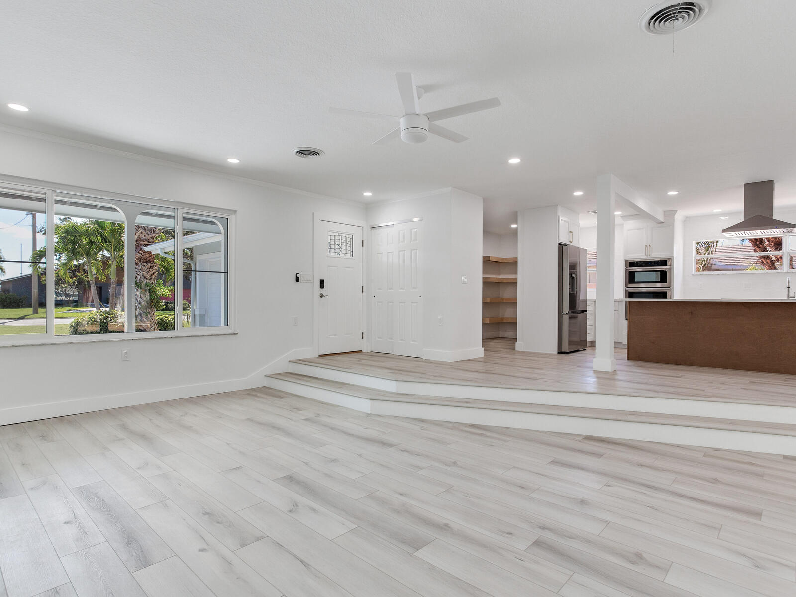 Treasure Island, Florida, 33706, United States, 3 Bedrooms Bedrooms, ,2 BathroomsBathrooms,Residential,For Sale,1981949