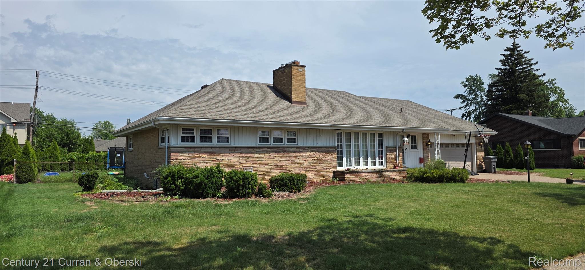 Dearborn, Michigan, 48124, United States, 3 Bedrooms Bedrooms, ,3 BathroomsBathrooms,Residential,For Sale,1914328