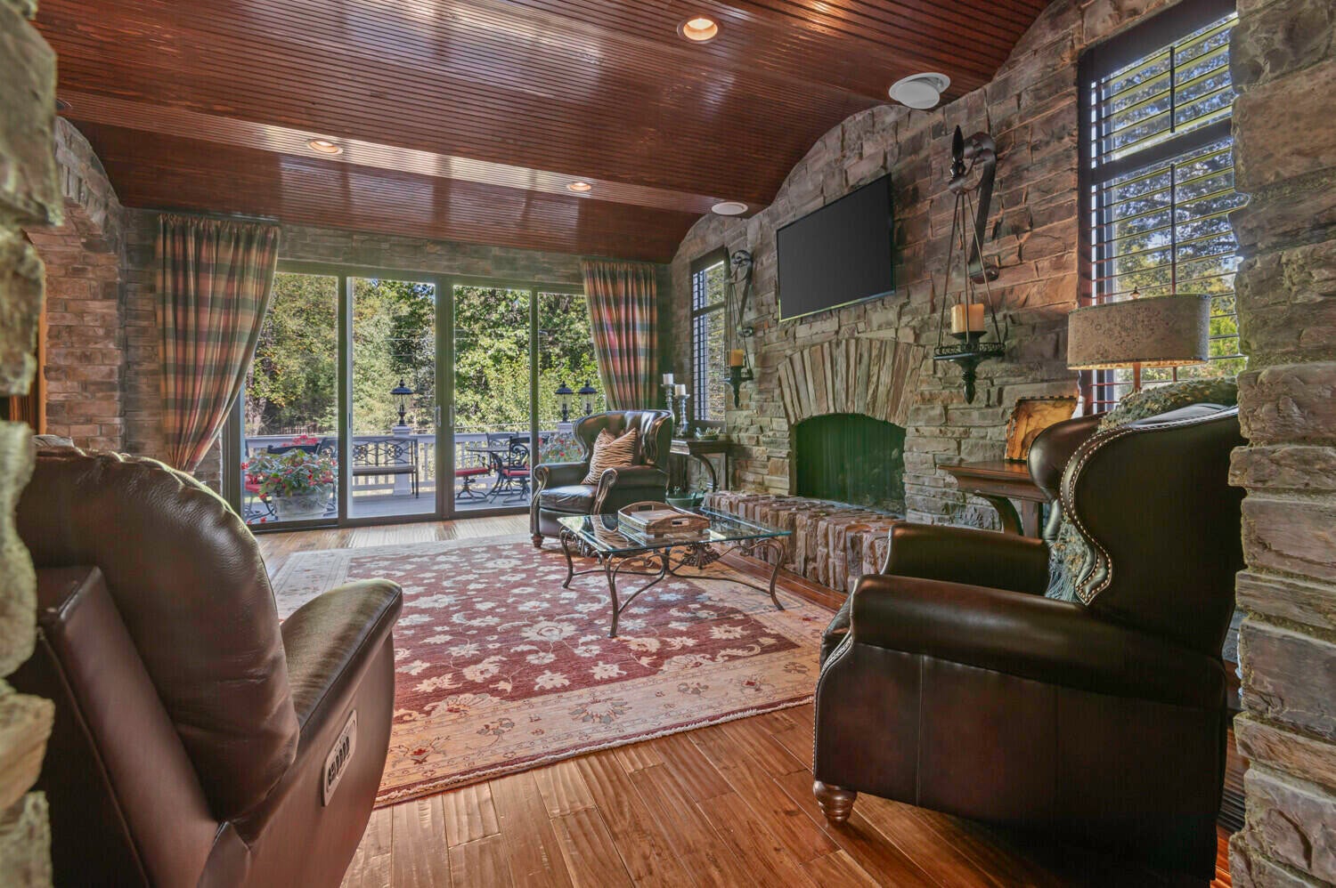 Northville, Michigan, 48167, United States, 4 Bedrooms Bedrooms, ,7 BathroomsBathrooms,Residential,For Sale,1991928