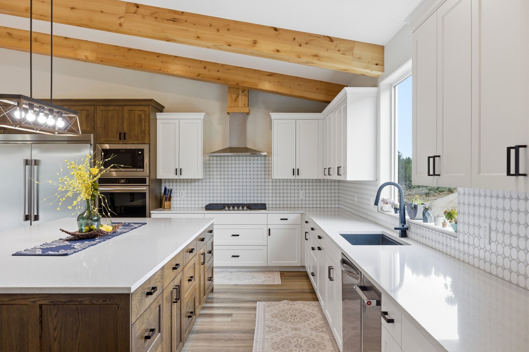  5 Acres • Two Homes In One • Horse Property With Flexible Living Options - 物件實景