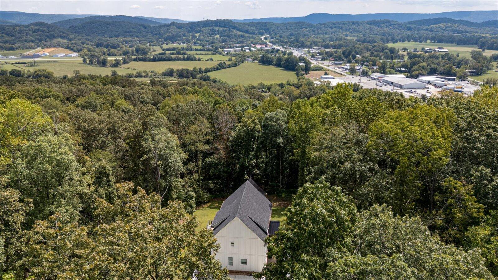Jasper, Tennessee, 37347, United States, 3 Bedrooms Bedrooms, ,2 BathroomsBathrooms,Residential,For Sale,1976717