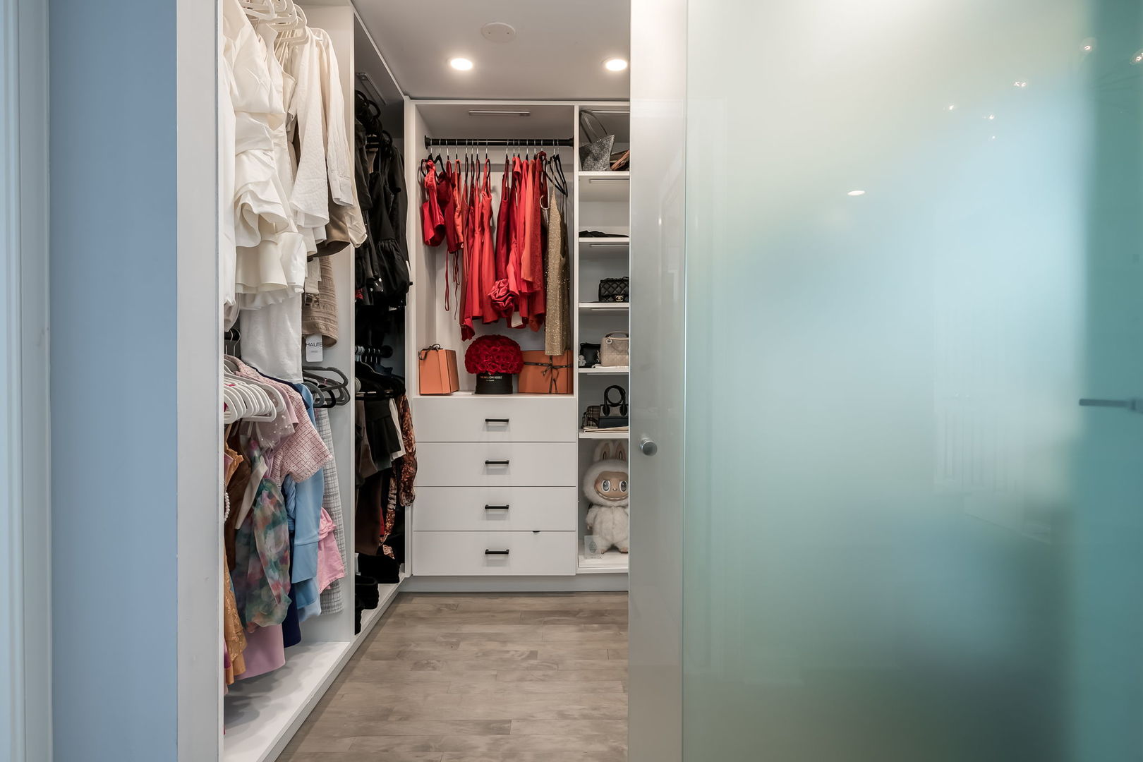 Chicago, Illinois, 60611, United States, 2 Bedrooms Bedrooms, ,2 BathroomsBathrooms,Residential,For Sale,1986220