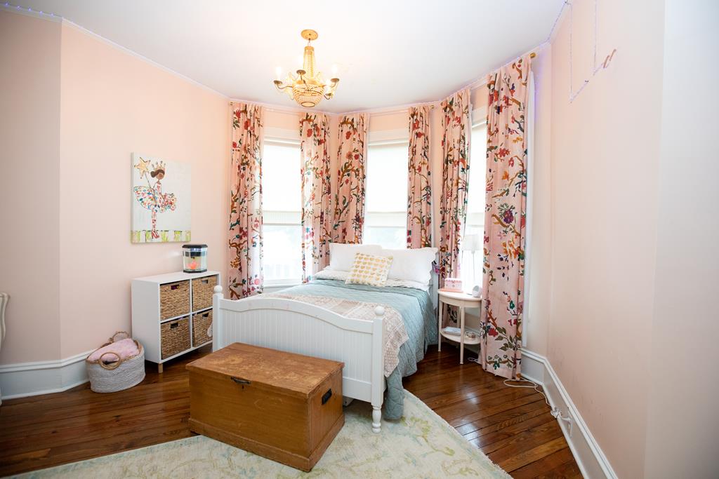 Farmville, Virginia, 23901, United States, 5 Bedrooms Bedrooms, ,5 BathroomsBathrooms,Residential,For Sale,1837086