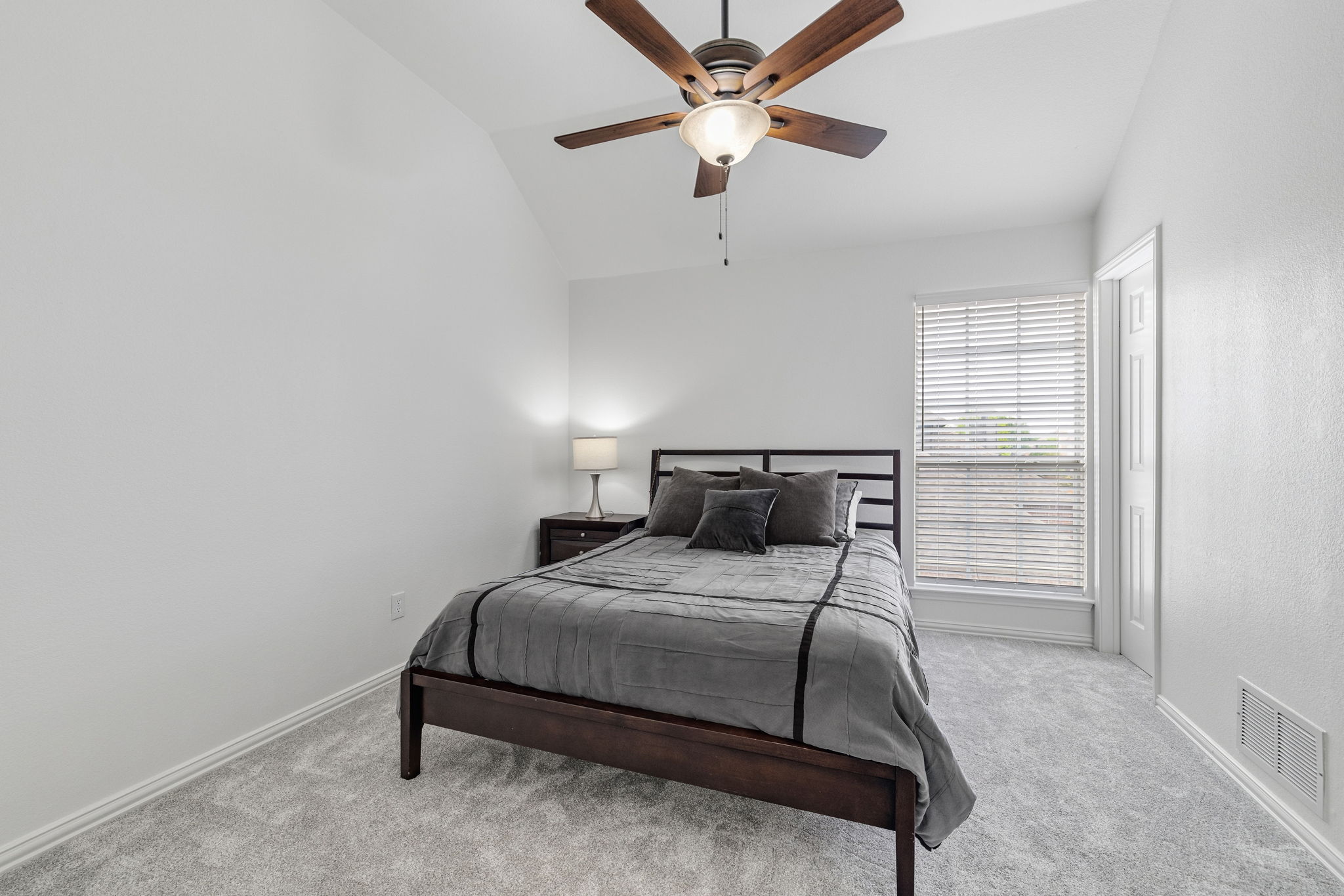  115 Saint James Road, Irving, TX, 75063 - 物件實景