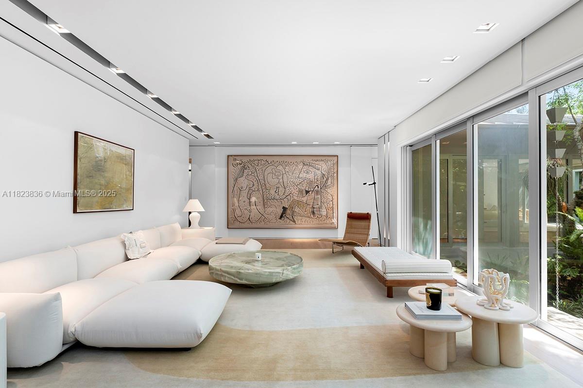 Miami Beach, Florida, 33141, United States, 4 Bedrooms Bedrooms, ,6 BathroomsBathrooms,Residential,For Sale,1862454
