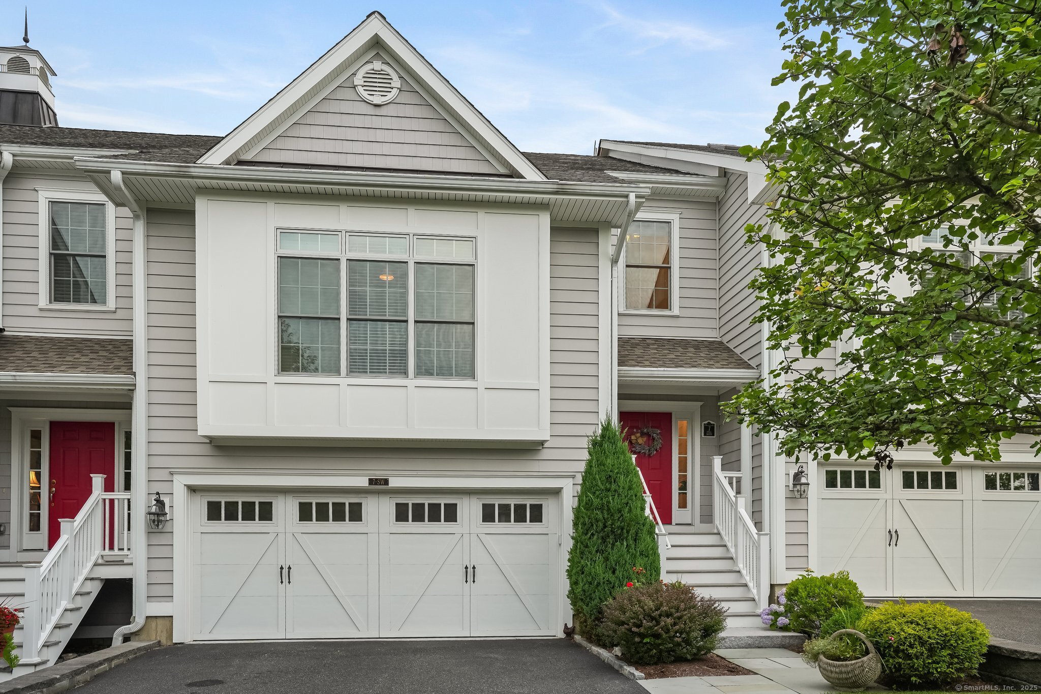 Brookfield, Connecticut, 06804, United States, 2 Bedrooms Bedrooms, ,4 BathroomsBathrooms,Residential,For Sale,1890460