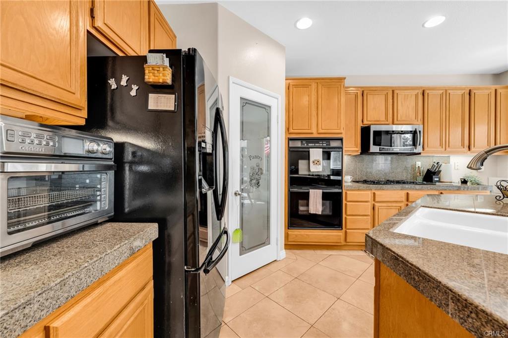 Eastvale, California, 92880, United States, 4 Bedrooms Bedrooms, ,3 BathroomsBathrooms,Residential,For Sale,1914327