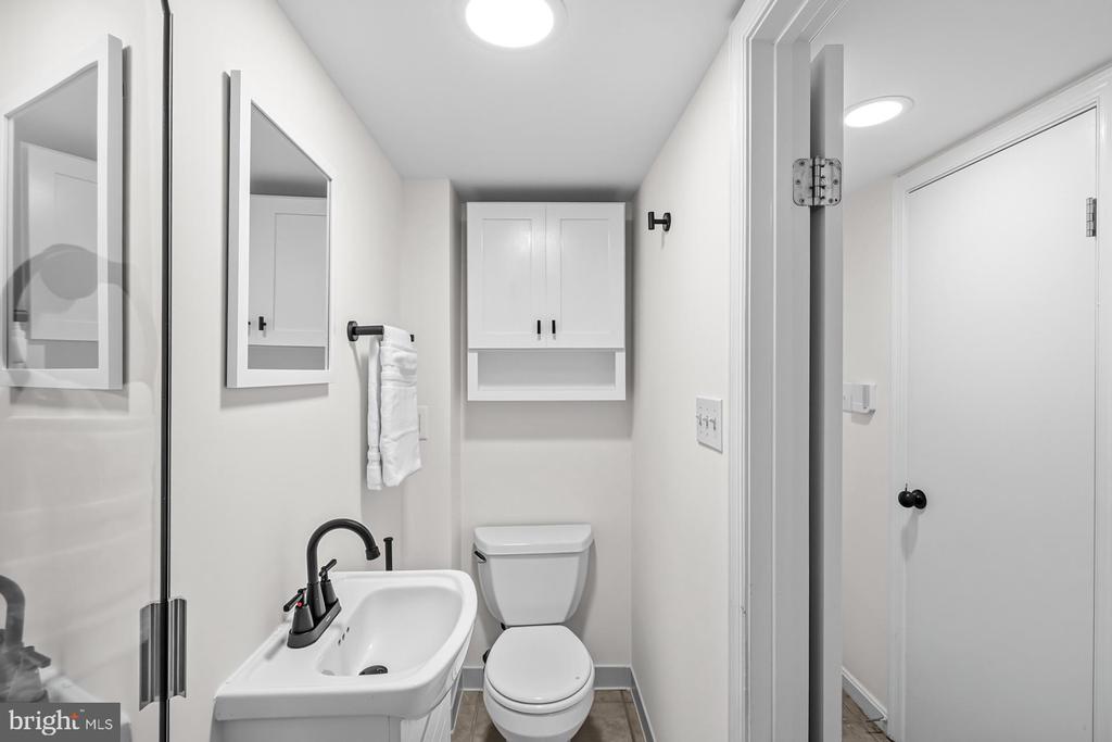 Washington, District of Columbia, 20007, United States, 4 Bedrooms Bedrooms, ,3 BathroomsBathrooms,Residential,For Sale,1975230