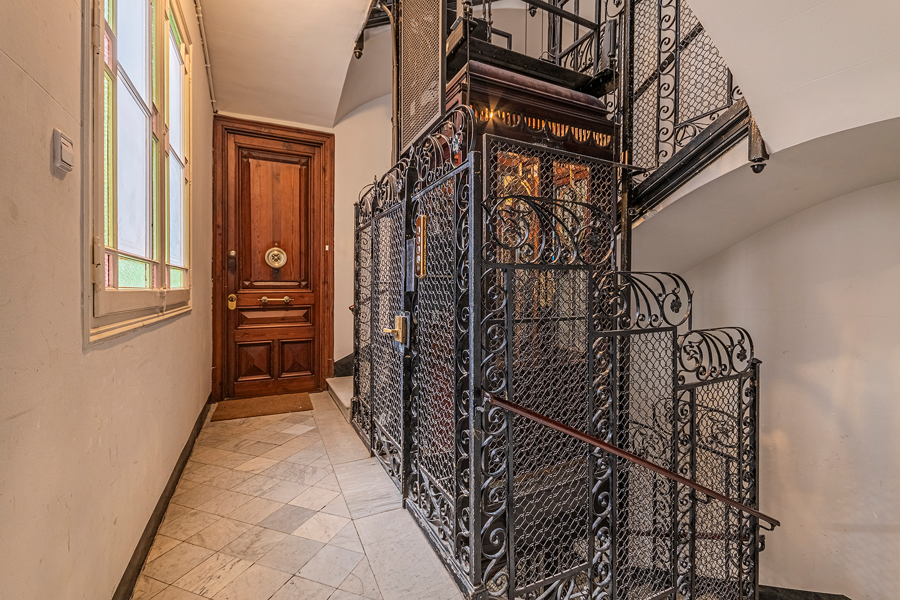  Modernist flat in Eixample with premium finishes in the Quadrat d