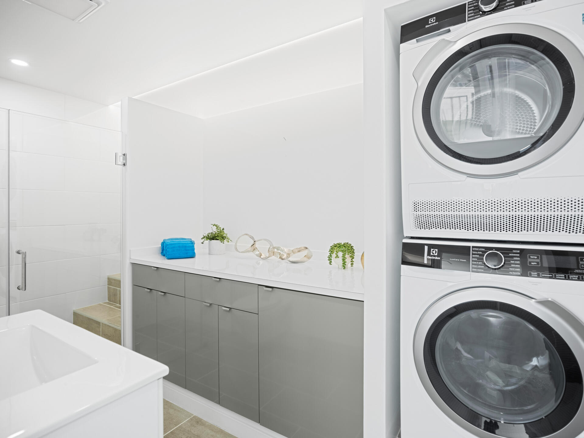 Desert Hot Springs, California, 92240, United States, 4 Bedrooms Bedrooms, ,Residential,For Sale,1998852