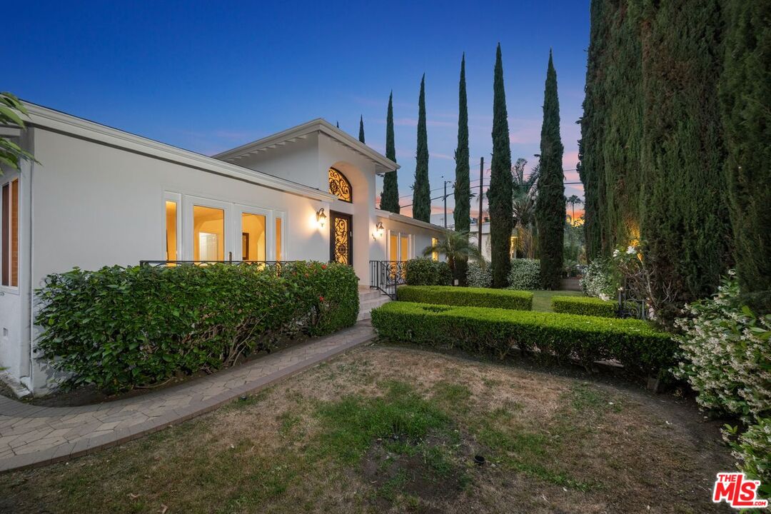 Los Angeles, California, 90048, United States, 4 Bedrooms Bedrooms, ,4 BathroomsBathrooms,Residential,For Sale,1912253