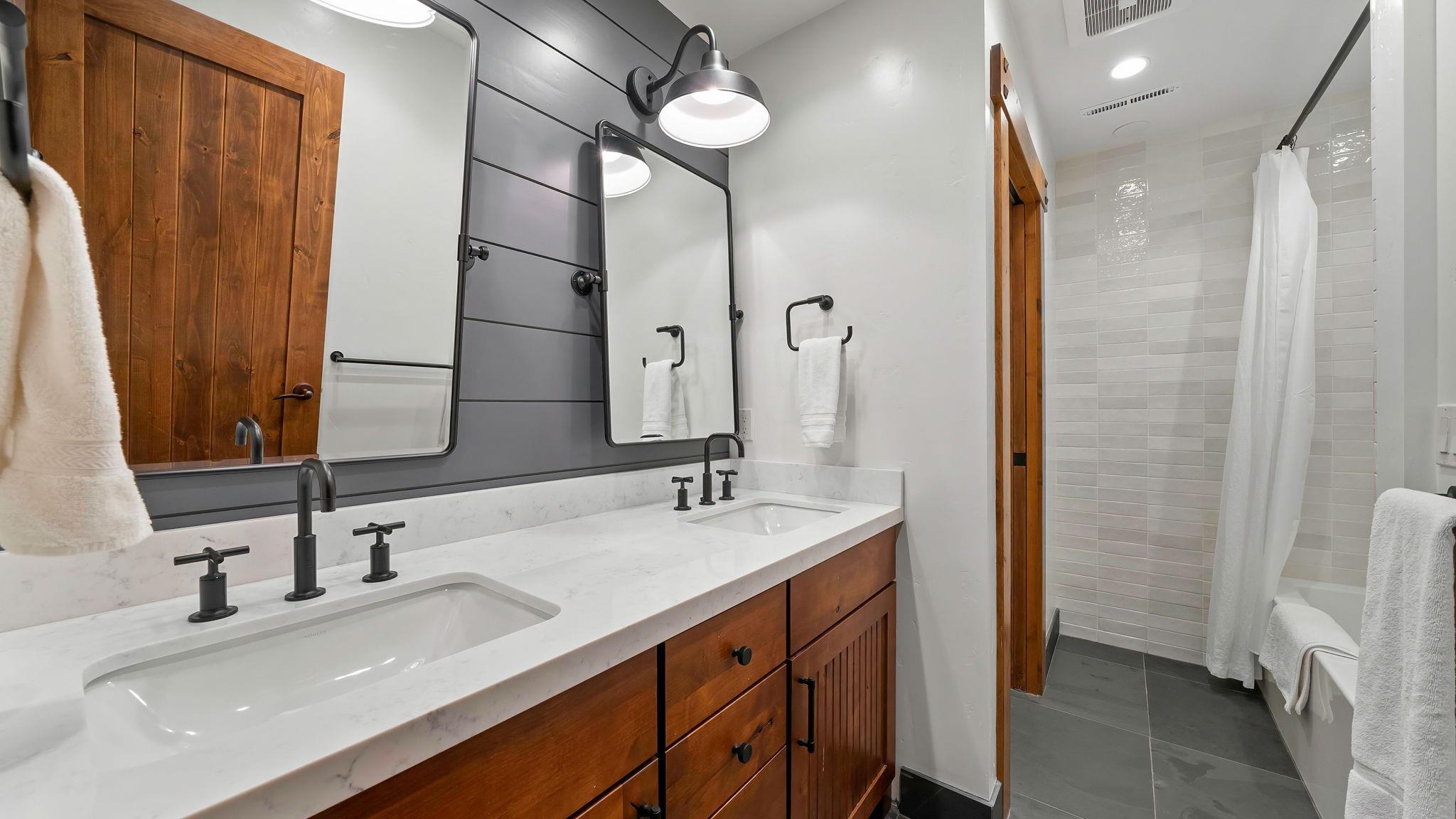 Truckee, California, 96161, United States, 4 Bedrooms Bedrooms, ,4 BathroomsBathrooms,Residential,For Sale,1999029