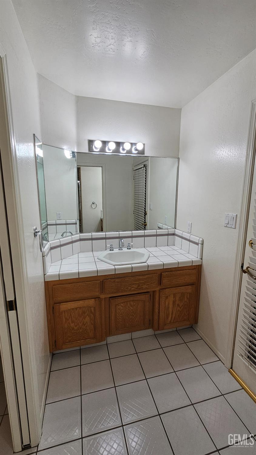 Bakersfield, California, 93312, United States, 4 Bedrooms Bedrooms, ,3 BathroomsBathrooms,Residential,For Sale,1940074