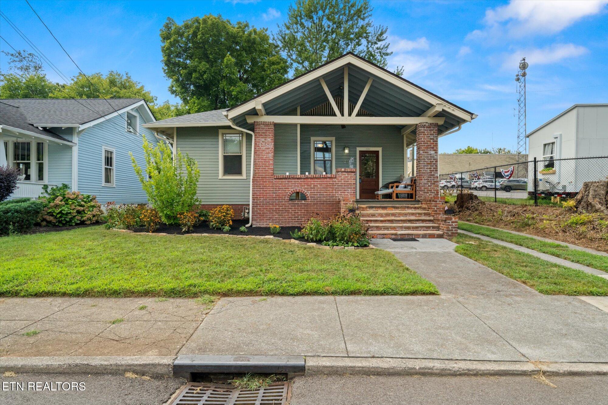 Knoxville, Tennessee, 37917, United States, 3 Bedrooms Bedrooms, ,2 BathroomsBathrooms,Residential,For Sale,1905773
