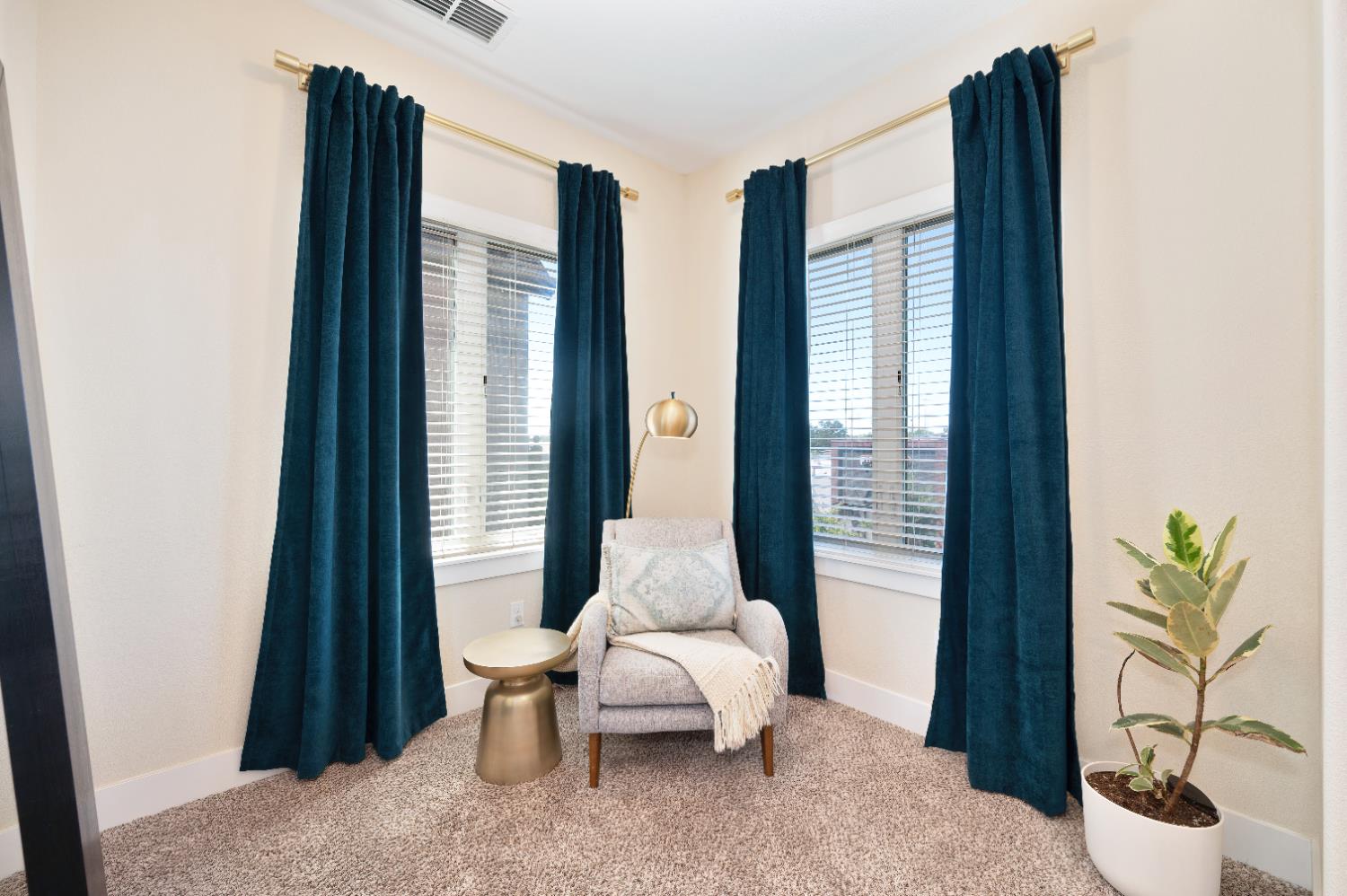 Sacramento, California, 95818, United States, 3 Bedrooms Bedrooms, ,3 BathroomsBathrooms,Residential,For Sale,1988052