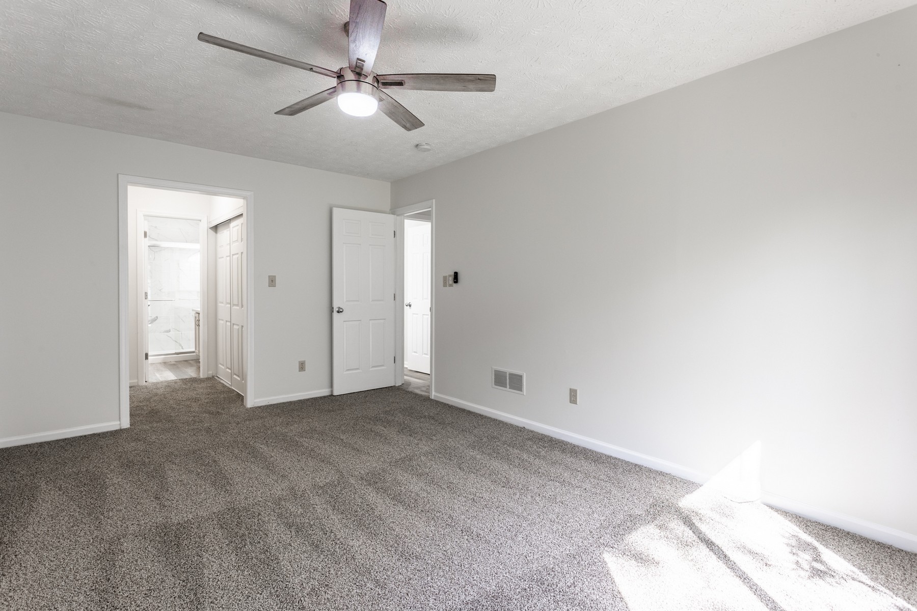  Beautiful Three Bedroom Home in Washington Township - 物件實景