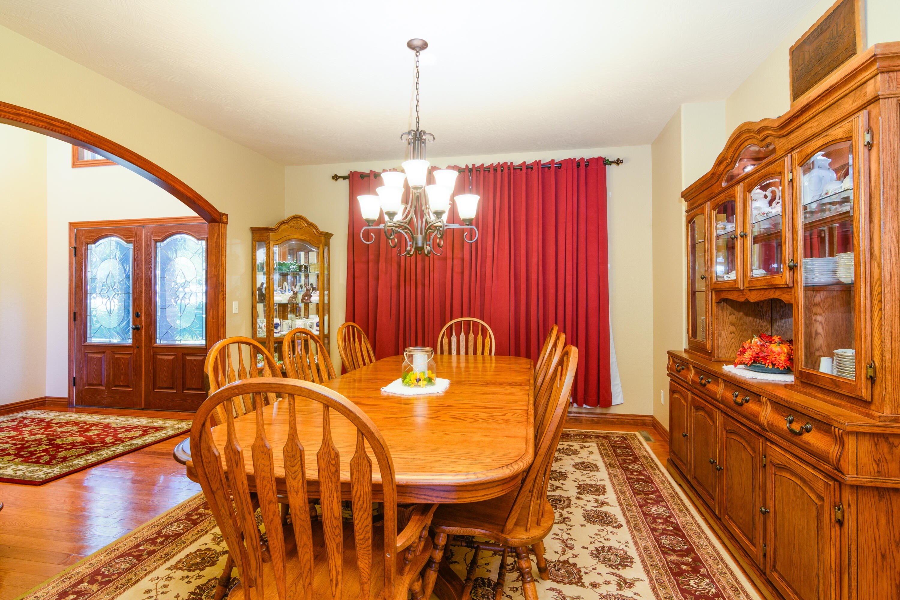 Walnut Shade, Missouri, 65771, United States, 6 Bedrooms Bedrooms, ,5 BathroomsBathrooms,Residential,For Sale,1975828