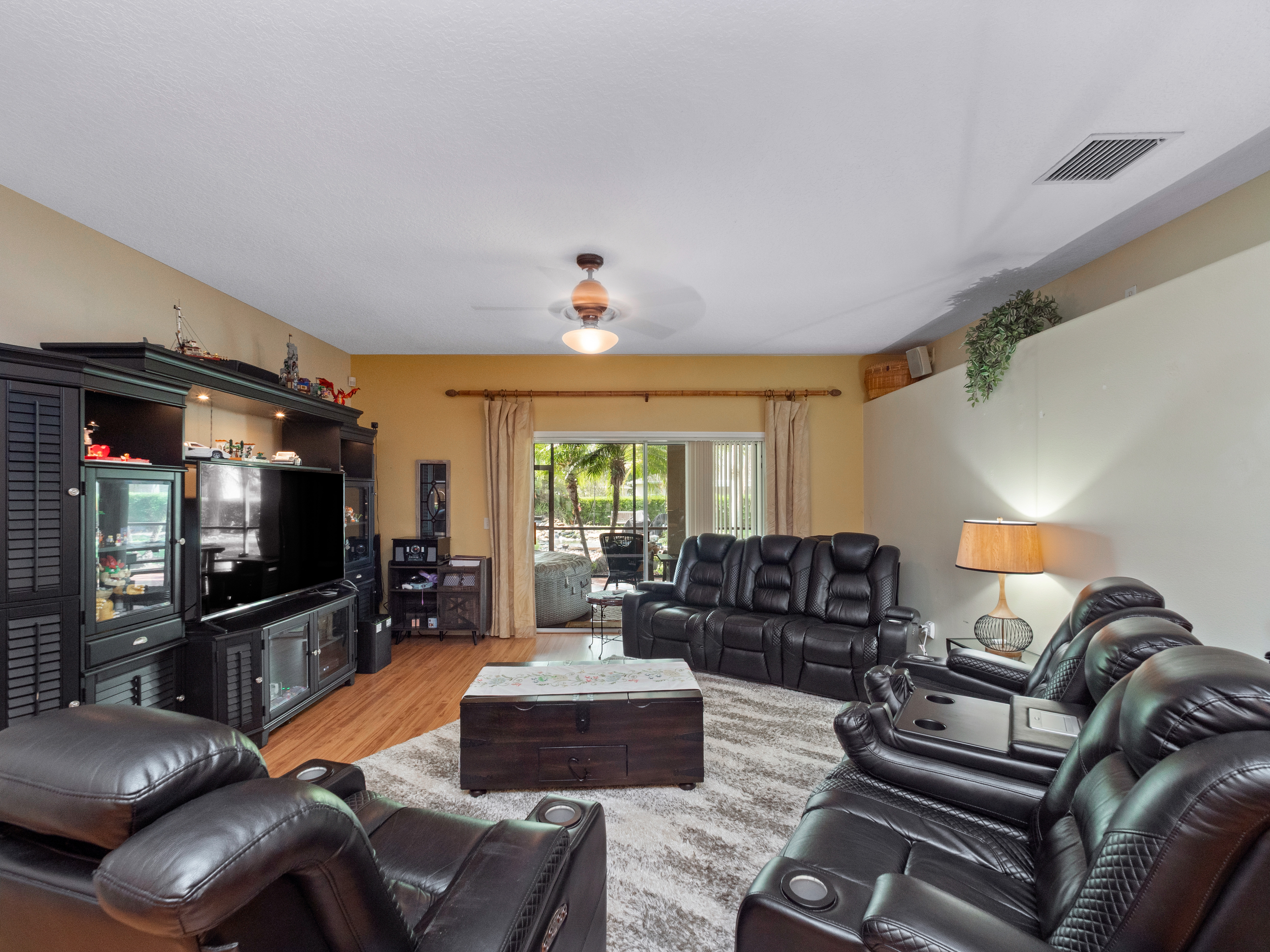 Winter Garden, Florida, 34787, United States, 4 Bedrooms Bedrooms, ,2 BathroomsBathrooms,Residential,For Sale,1915487