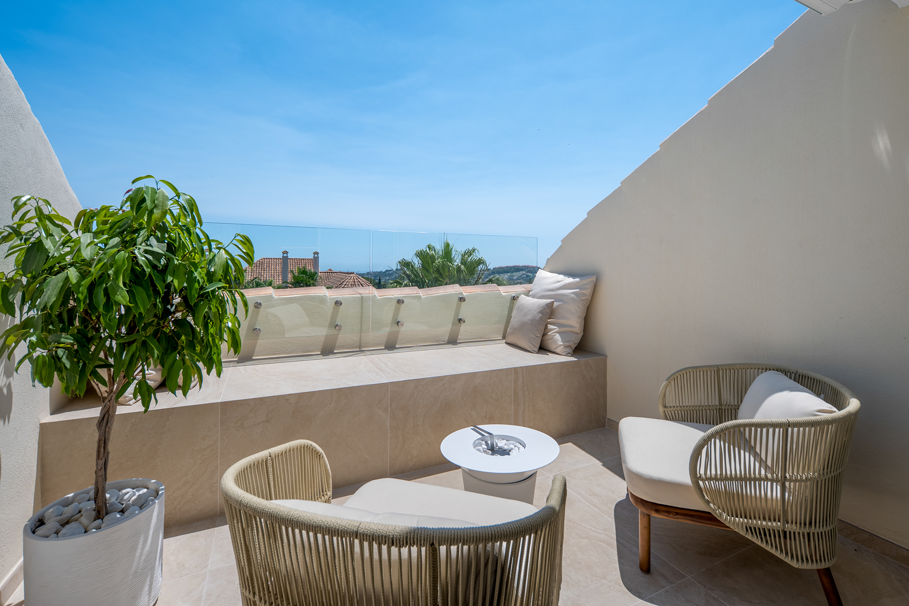  South-facing duplex penthouse with sea views in Nueva Andalucía - 物件實景