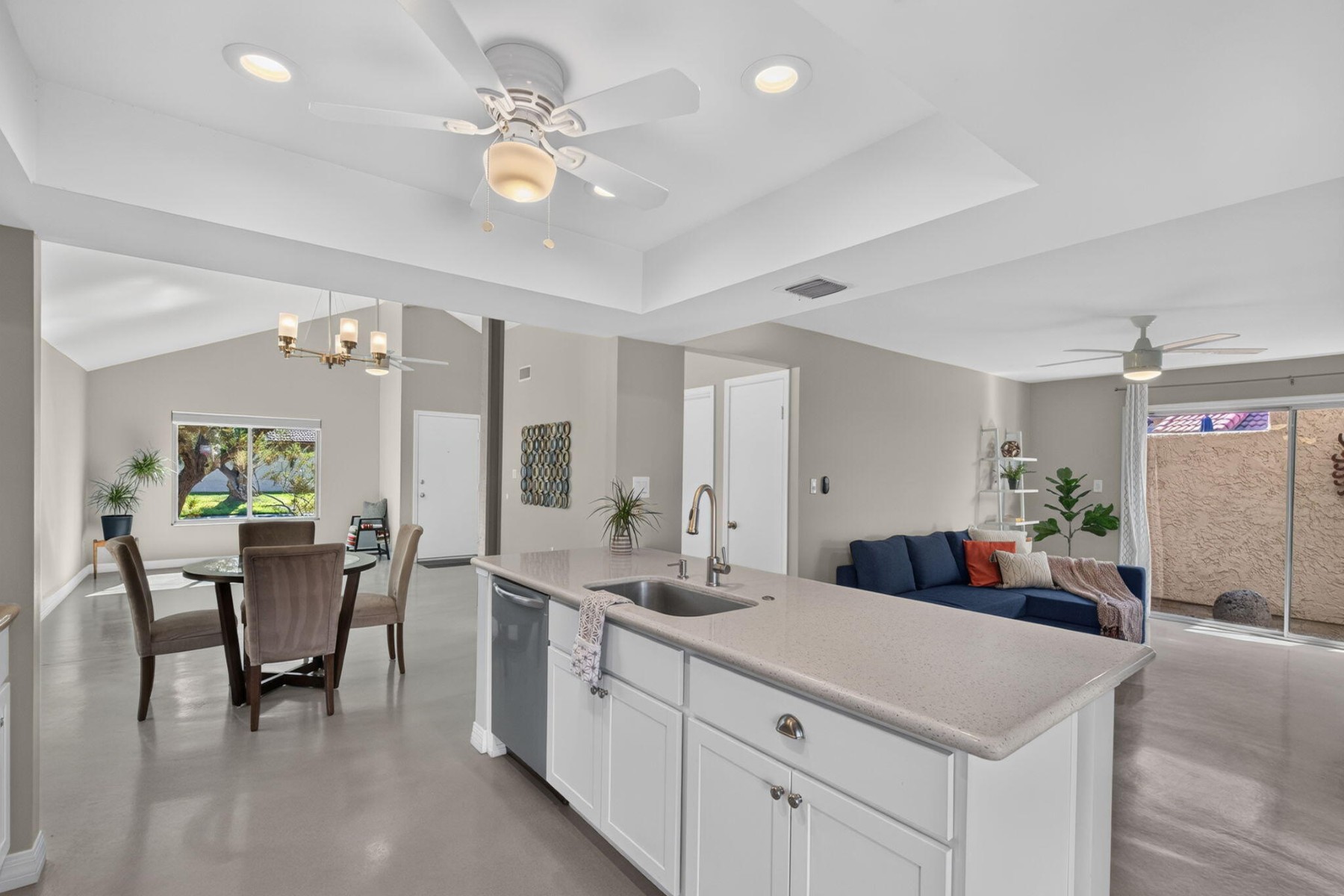  12037 S Half Moon Drive  Phoenix, AZ - 物件實景