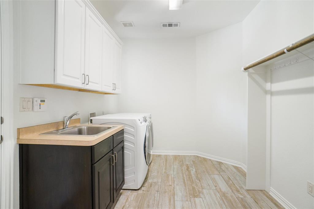 Denton, Texas, 76207, United States, 2 Bedrooms Bedrooms, ,3 BathroomsBathrooms,Residential,For Sale,1981662