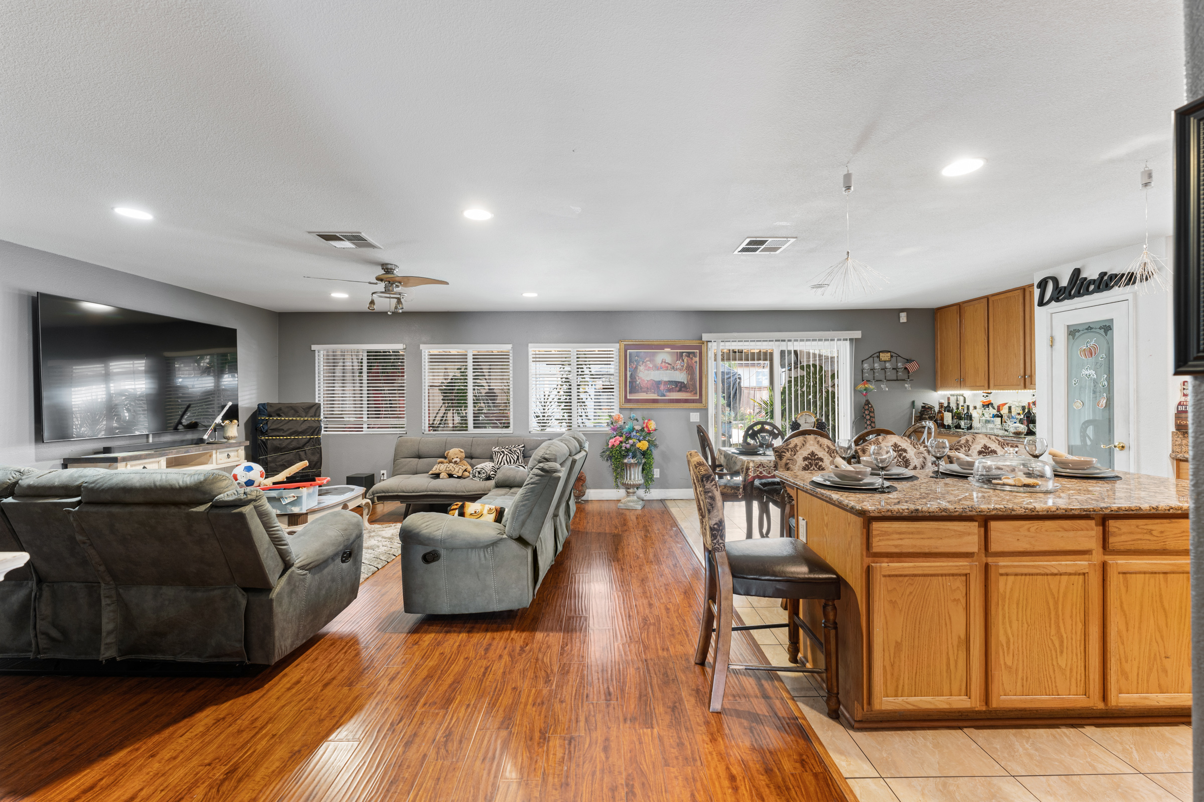 Moreno Valley, California, 92551, United States, 4 Bedrooms Bedrooms, ,3 BathroomsBathrooms,Residential,For Sale,1920483