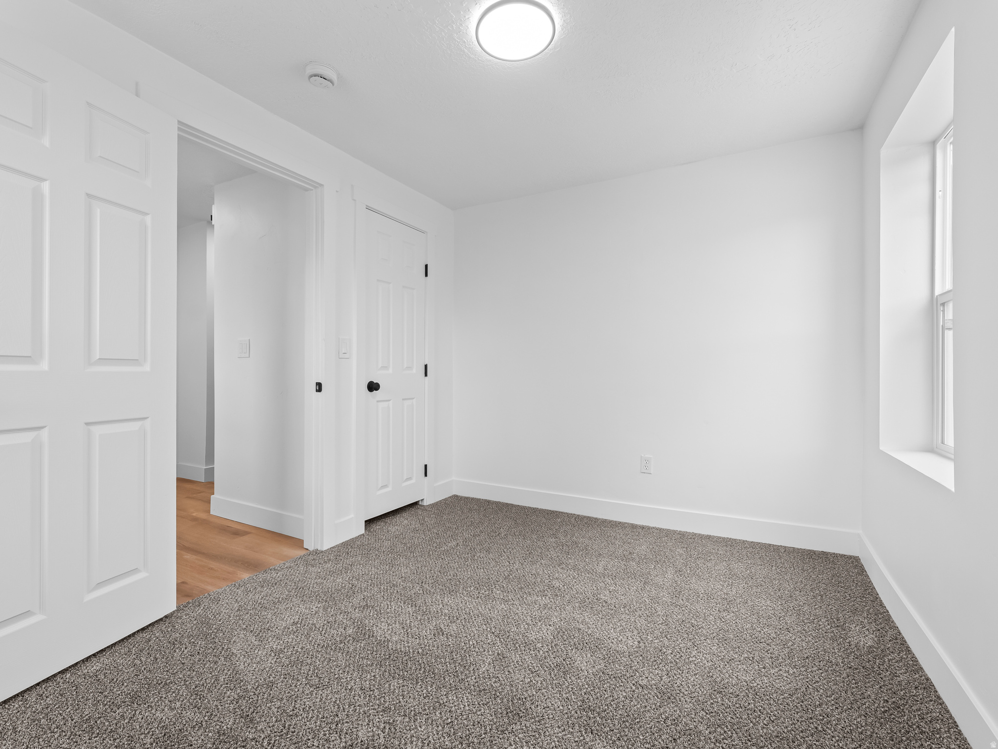 Murray, Utah, 84117, United States, 6 Bedrooms Bedrooms, ,2 BathroomsBathrooms,Residential,For Sale,1989540