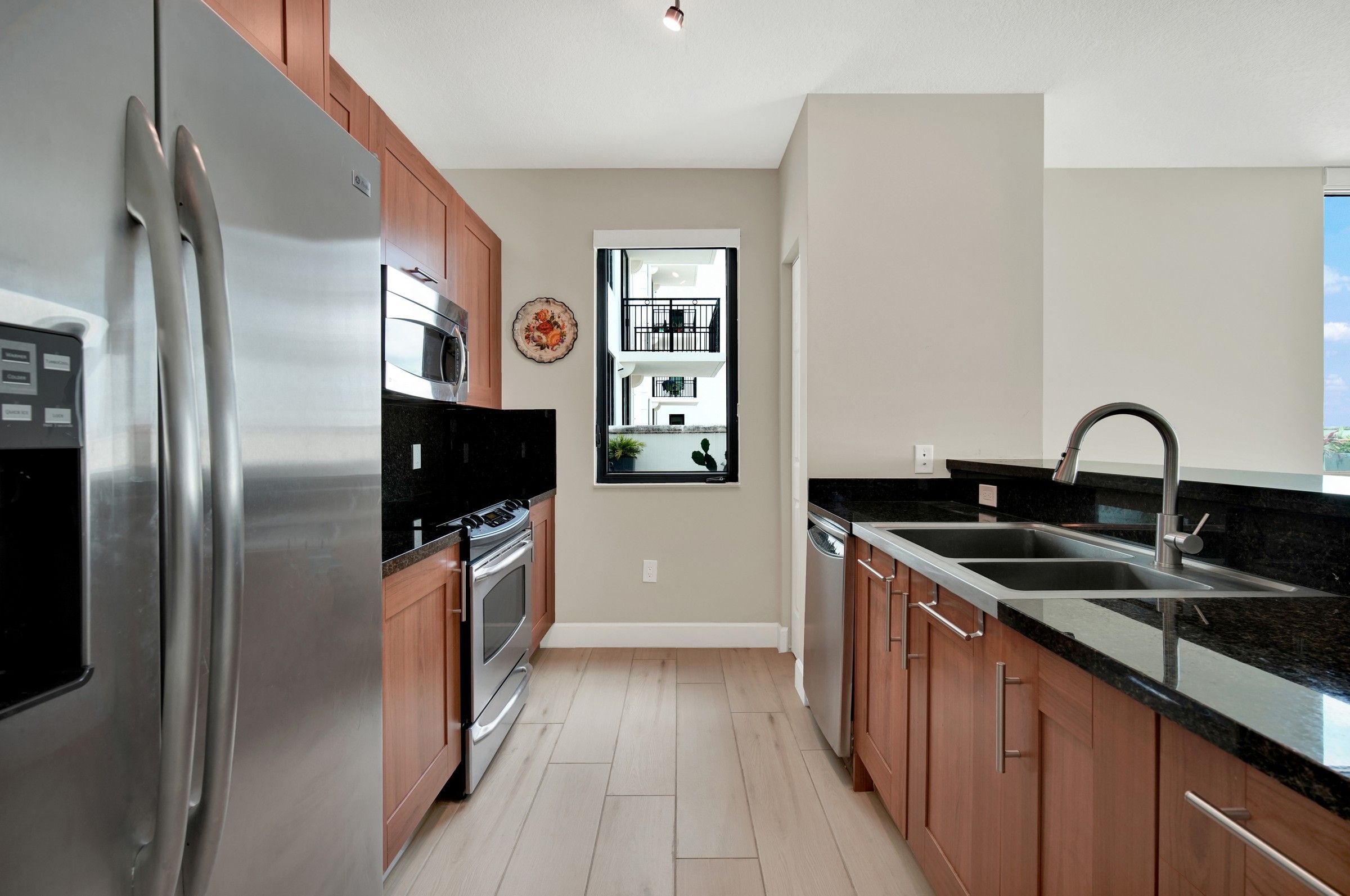  1300 Ponce De Leon Blvd, Coral Gables, FL, 33134 - 物件實景