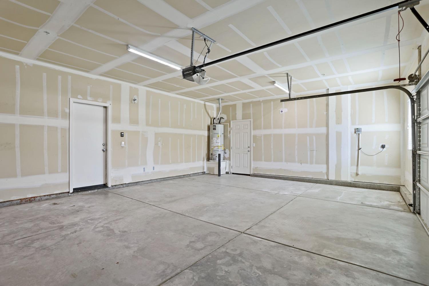 Stockton, California, 95209, United States, 5 Bedrooms Bedrooms, ,3 BathroomsBathrooms,Residential,For Sale,1931526