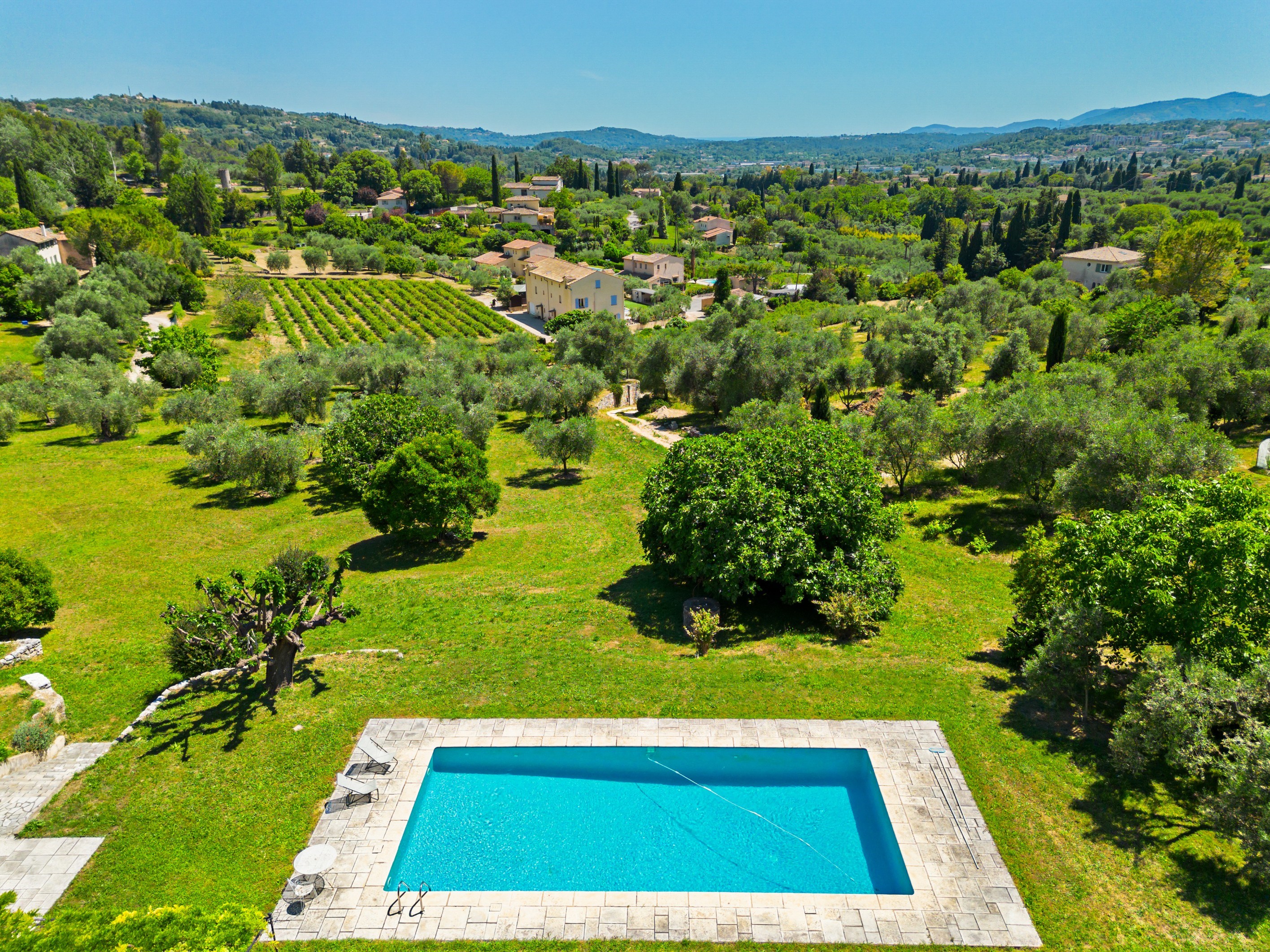  Grasse Saint-Mathieu, private villa with pool, 6 bedrooms and independent apart… - 物件實景