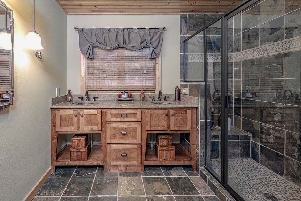 Morganton, Georgia, 30560, United States, 3 Bedrooms Bedrooms, ,4 BathroomsBathrooms,Residential,For Sale,2001017