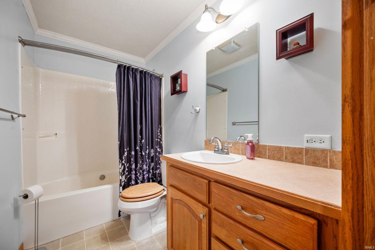 Alexandria, Indiana, 46001, United States, 3 Bedrooms Bedrooms, ,2 BathroomsBathrooms,Residential,For Sale,1728974