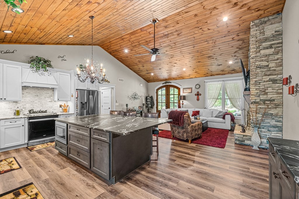 Talking Rock, Georgia, 30175, United States, 3 Bedrooms Bedrooms, ,2 BathroomsBathrooms,Residential,For Sale,1972069